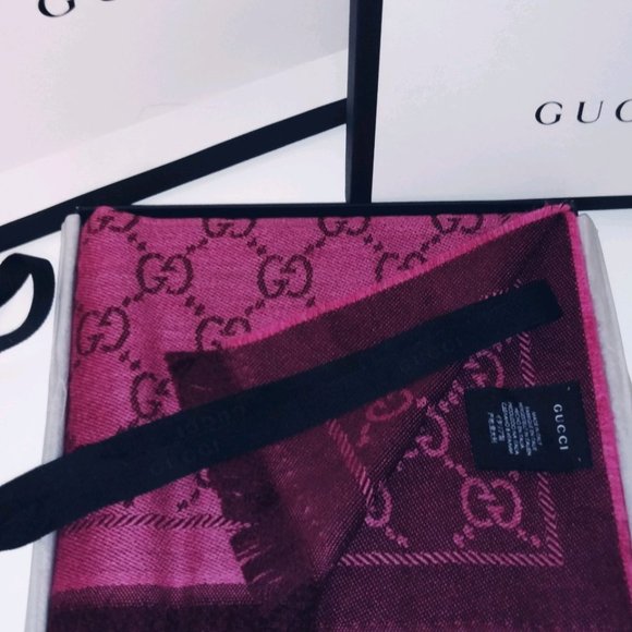 Authentic Gucci wool scarf - Picture 1 of 2